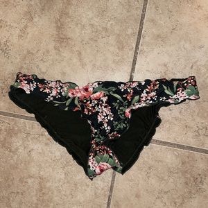 Bikini bottoms black flowers